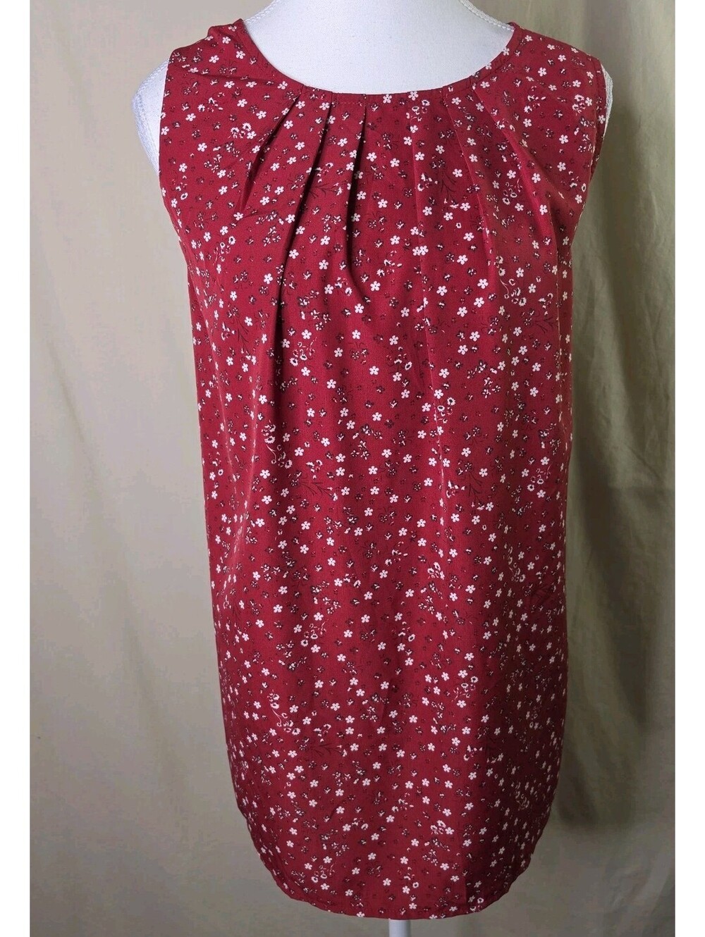 Monday Fun Floral Blouse 1X Red White Print Sleeveless Keyhole NWOT